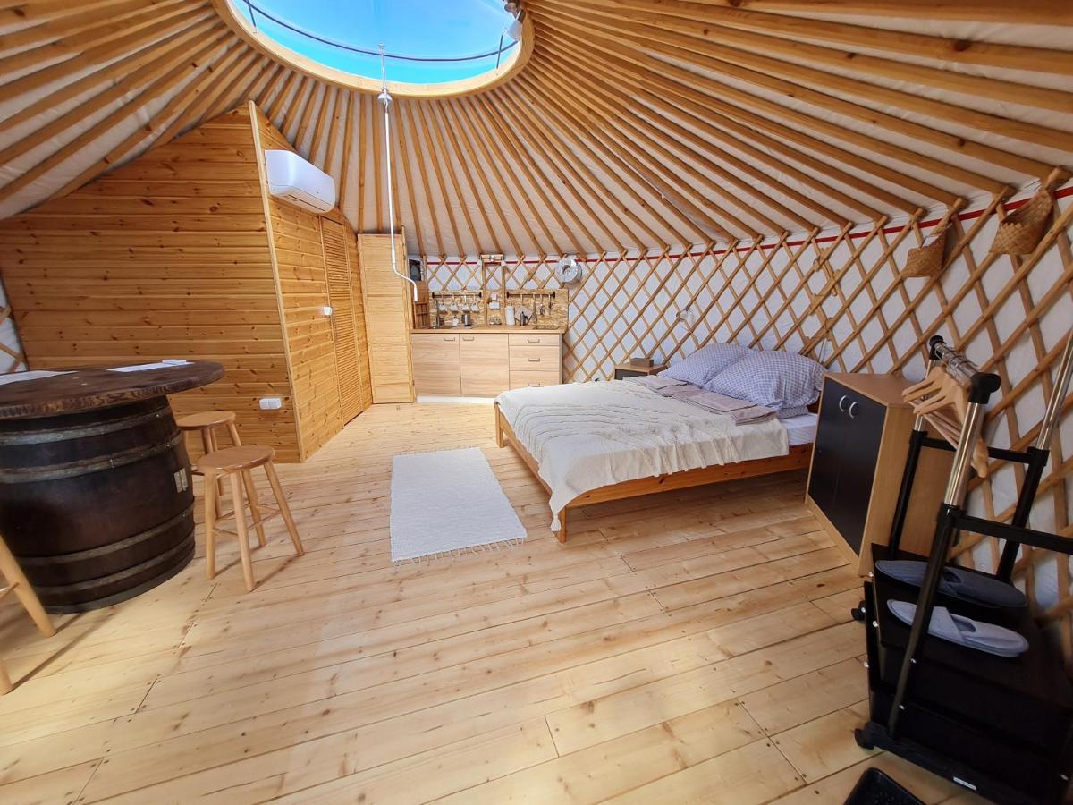 Jurtafarm Ráckeve - a nomád luxus Exterior foto