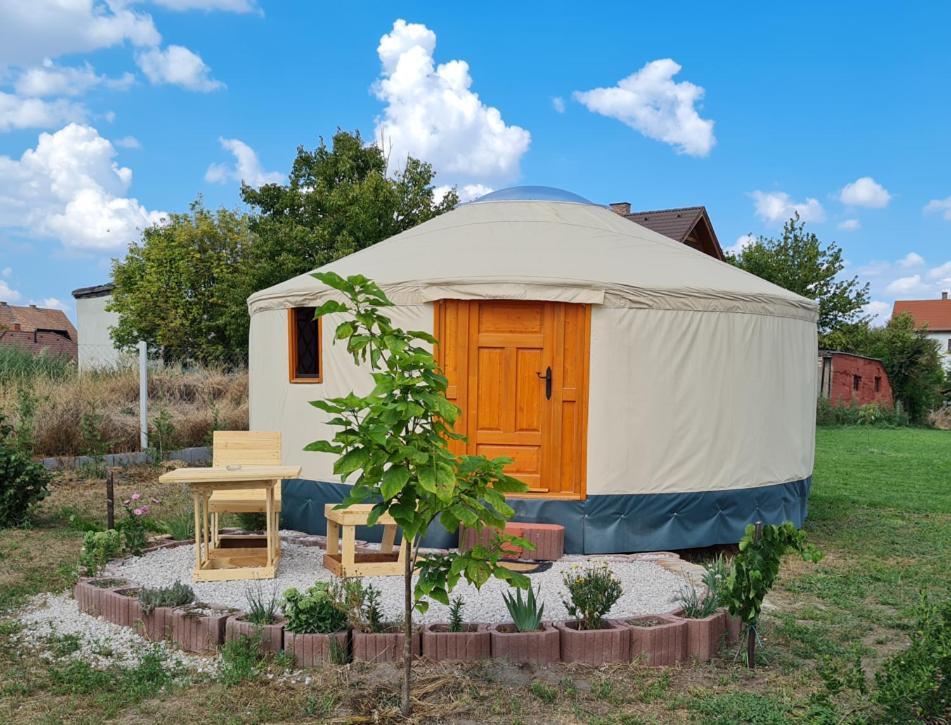 Jurtafarm Ráckeve - a nomád luxus Exterior foto