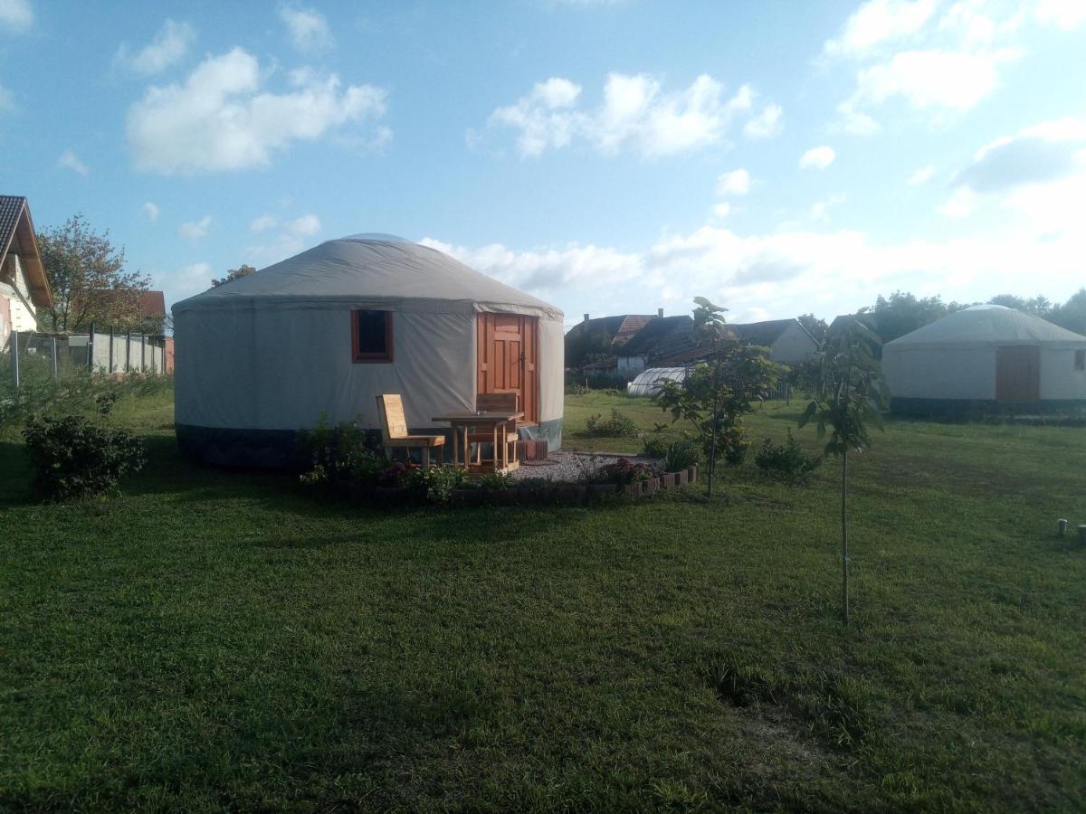 Jurtafarm Ráckeve - a nomád luxus Exterior foto